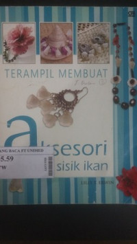 Terampil membuat aksesori dari sisik ikan